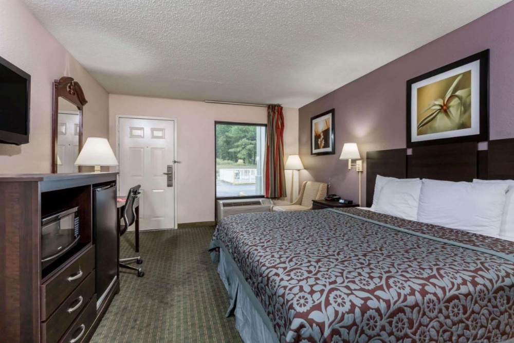 Days Inn by Wyndham Lugoff Image 12
