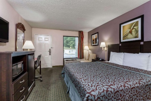 Days Inn by Wyndham Lugoff image 12