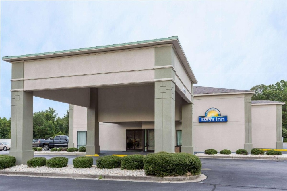 Days Inn by Wyndham Lugoff Image 14
