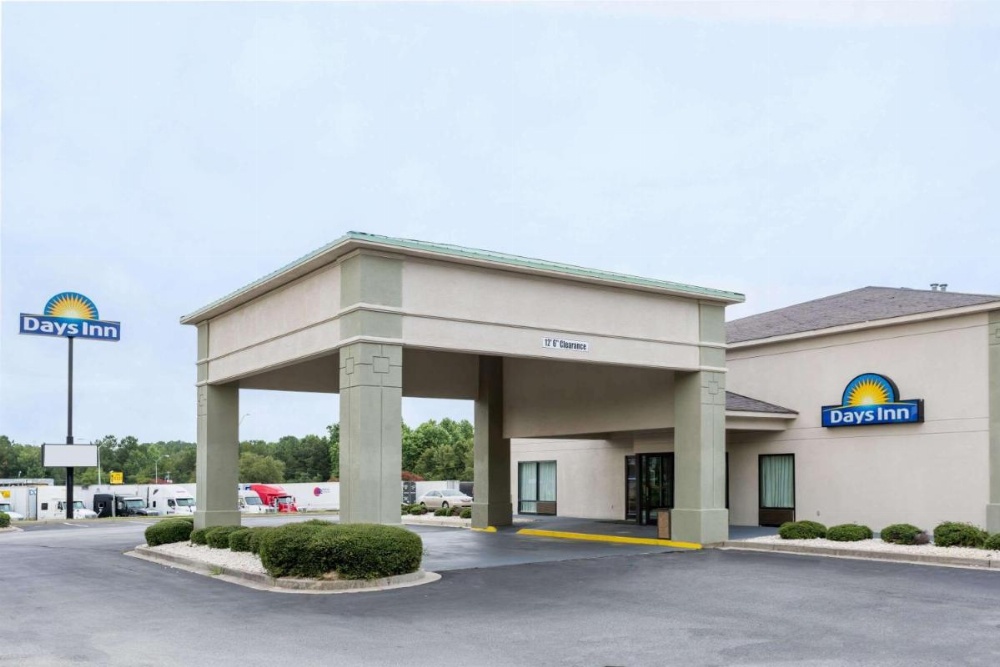 Days Inn by Wyndham Lugoff Image 15