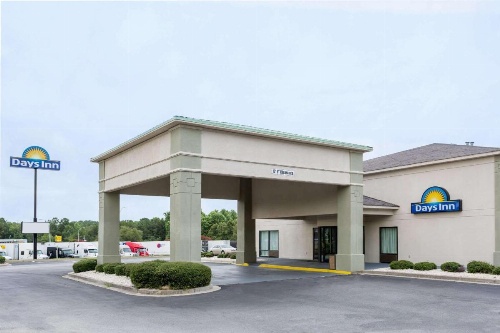 Days Inn by Wyndham Lugoff image 15