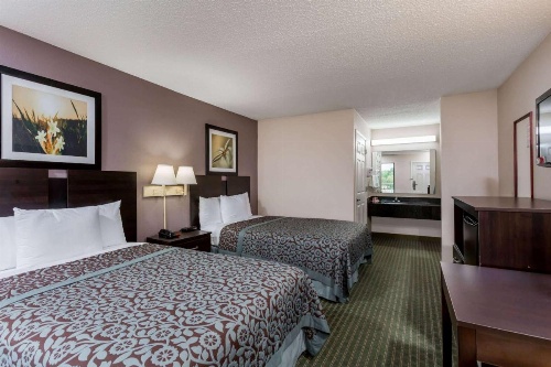 Days Inn by Wyndham Lugoff image 5